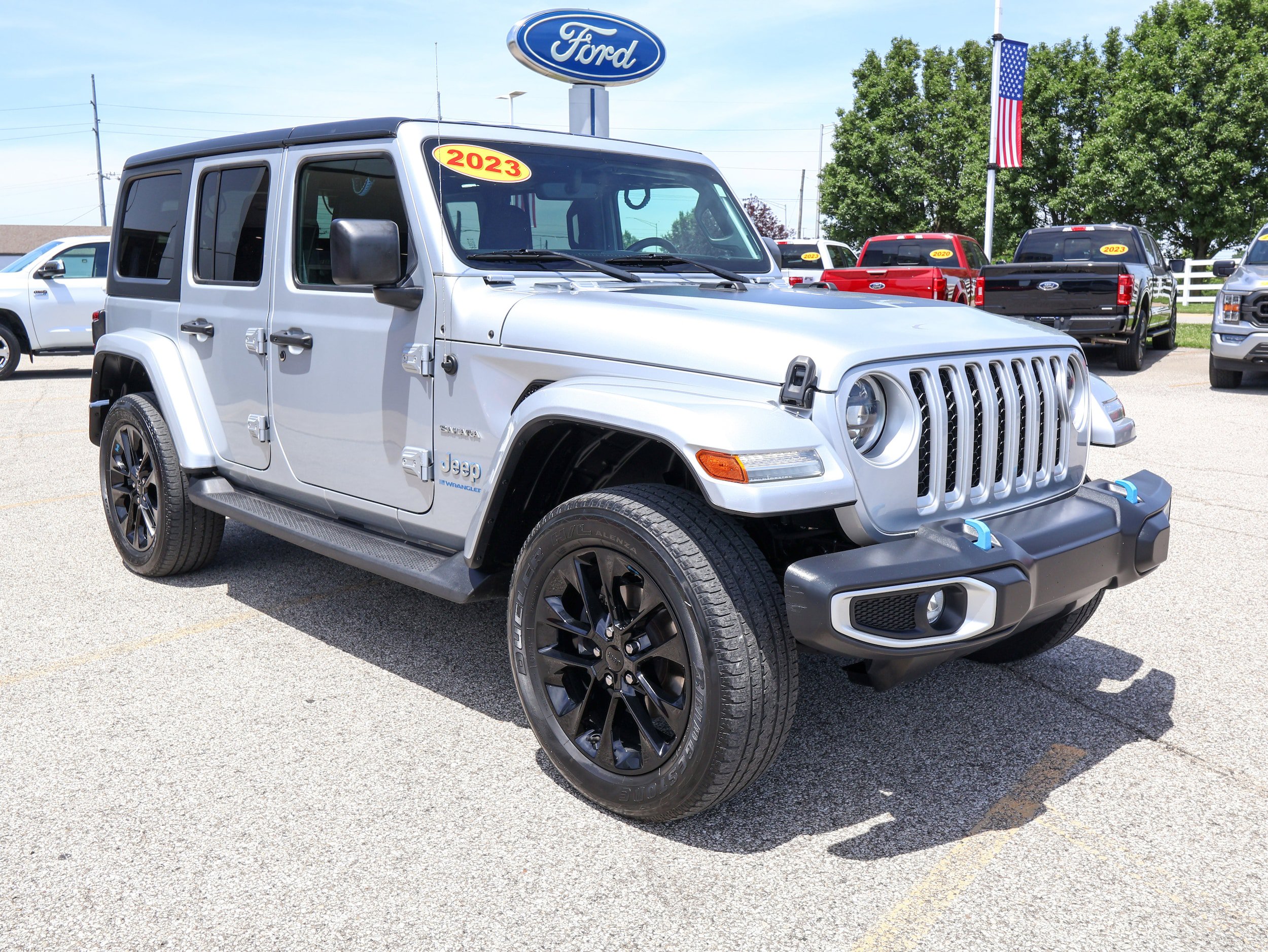 Used 2023 Jeep Wrangler Unlimited Sahara w/ Cold Weather Group AWD/4WD image 7