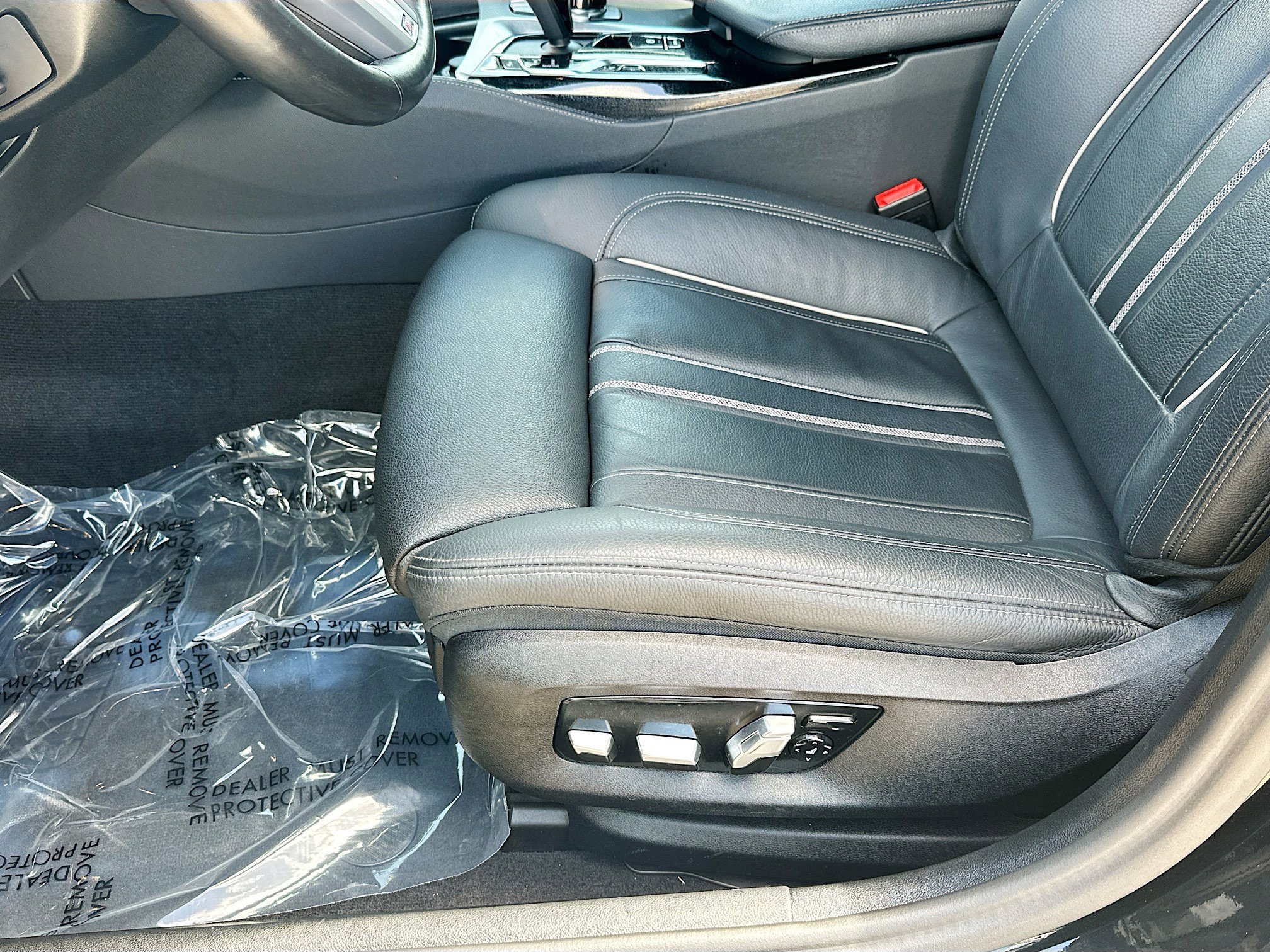 Used 2023 BMW M550i xDrive w/ Executive Package image 16