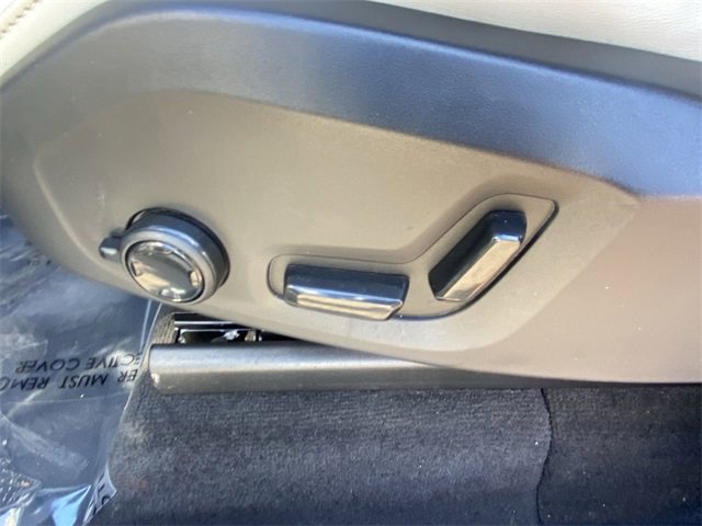 Used 2022 Volvo XC90 T8 R-Design w/ Advanced Package image 22