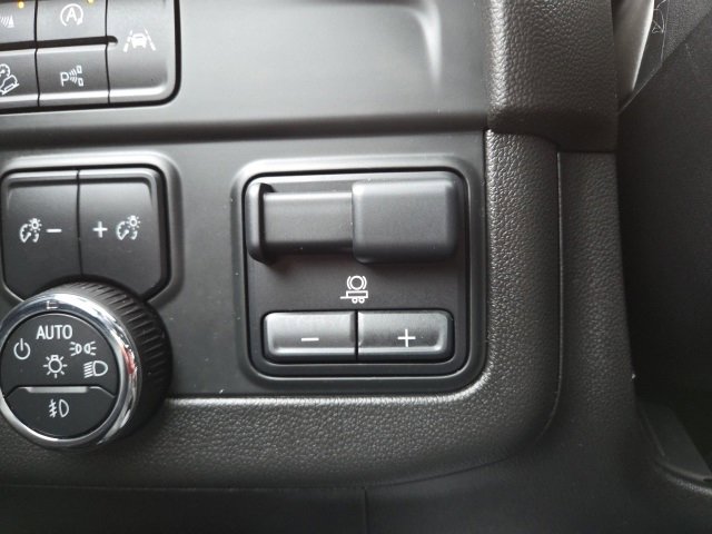 Used 2025 Chevrolet Suburban RST image 11