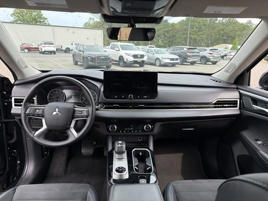 Used 2025 Mitsubishi Outlander SE FWD image 8
