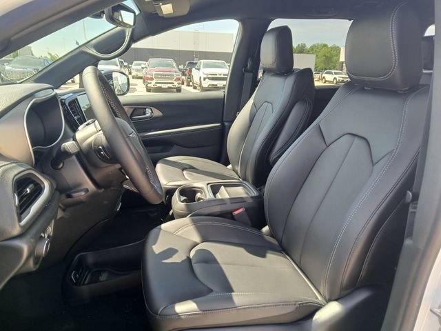 New 2027 Chrysler Pacifica Select FWD image 10