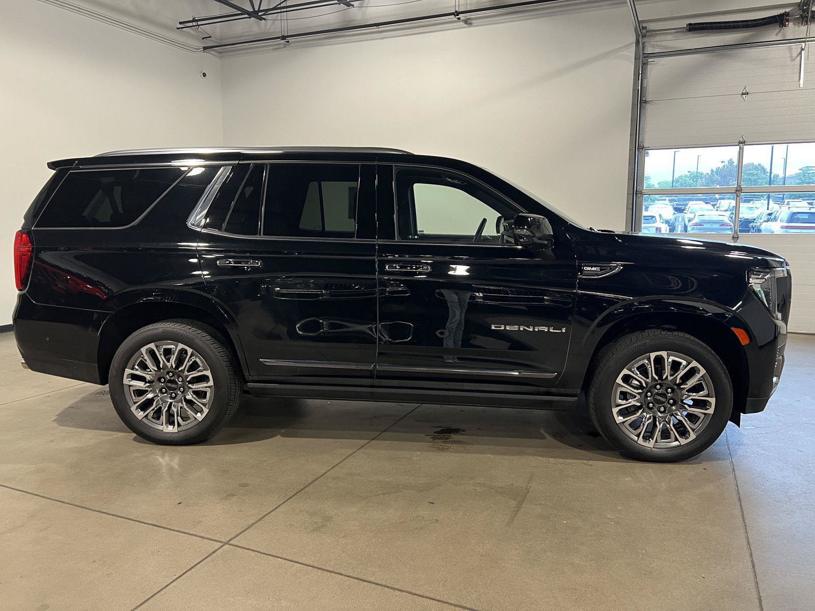 Used 2024 GMC Yukon Denali Ultimate AWD/4WD image 2