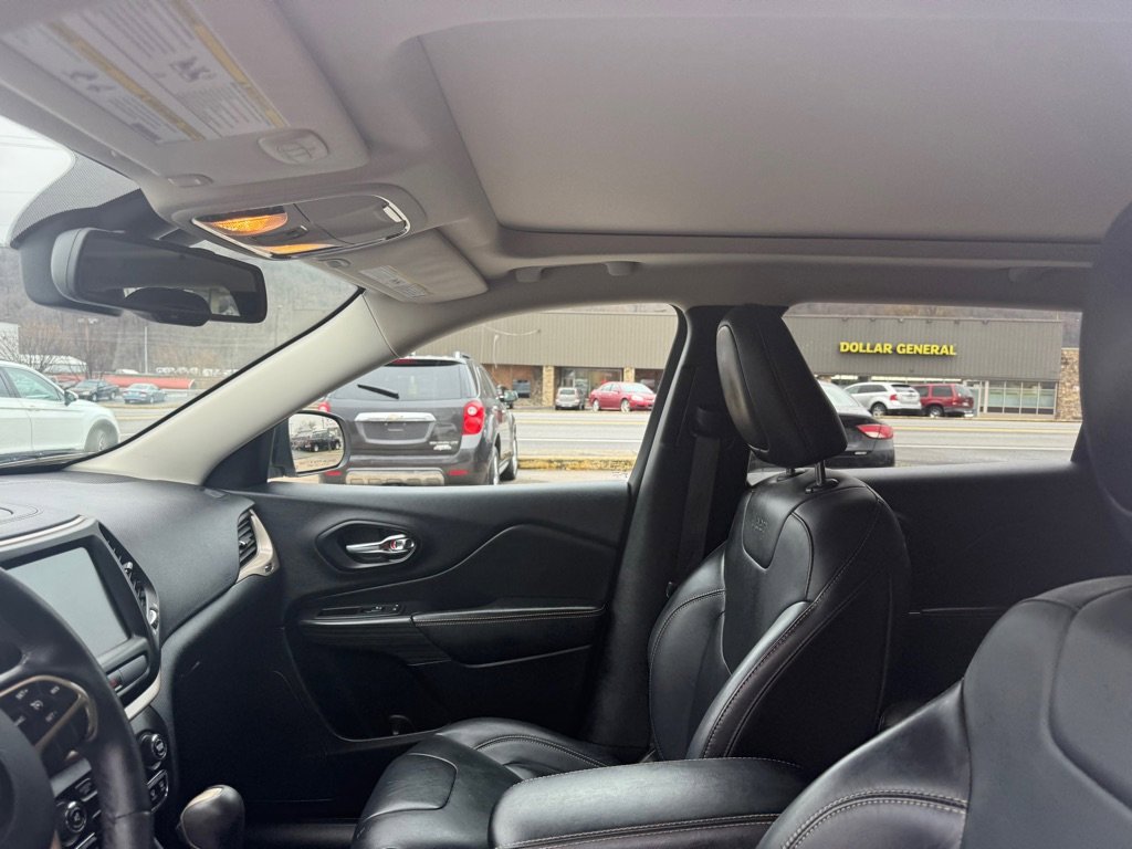 Used 2016 Jeep Cherokee Limited image 22