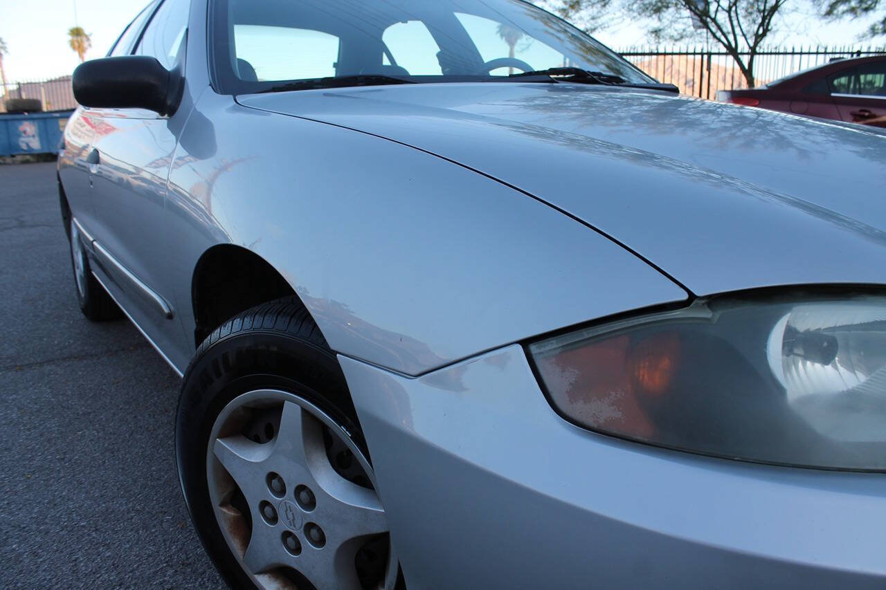Used 2005 Chevrolet Cavalier Sedan w/ Preferred Equipment Group FWD image 13
