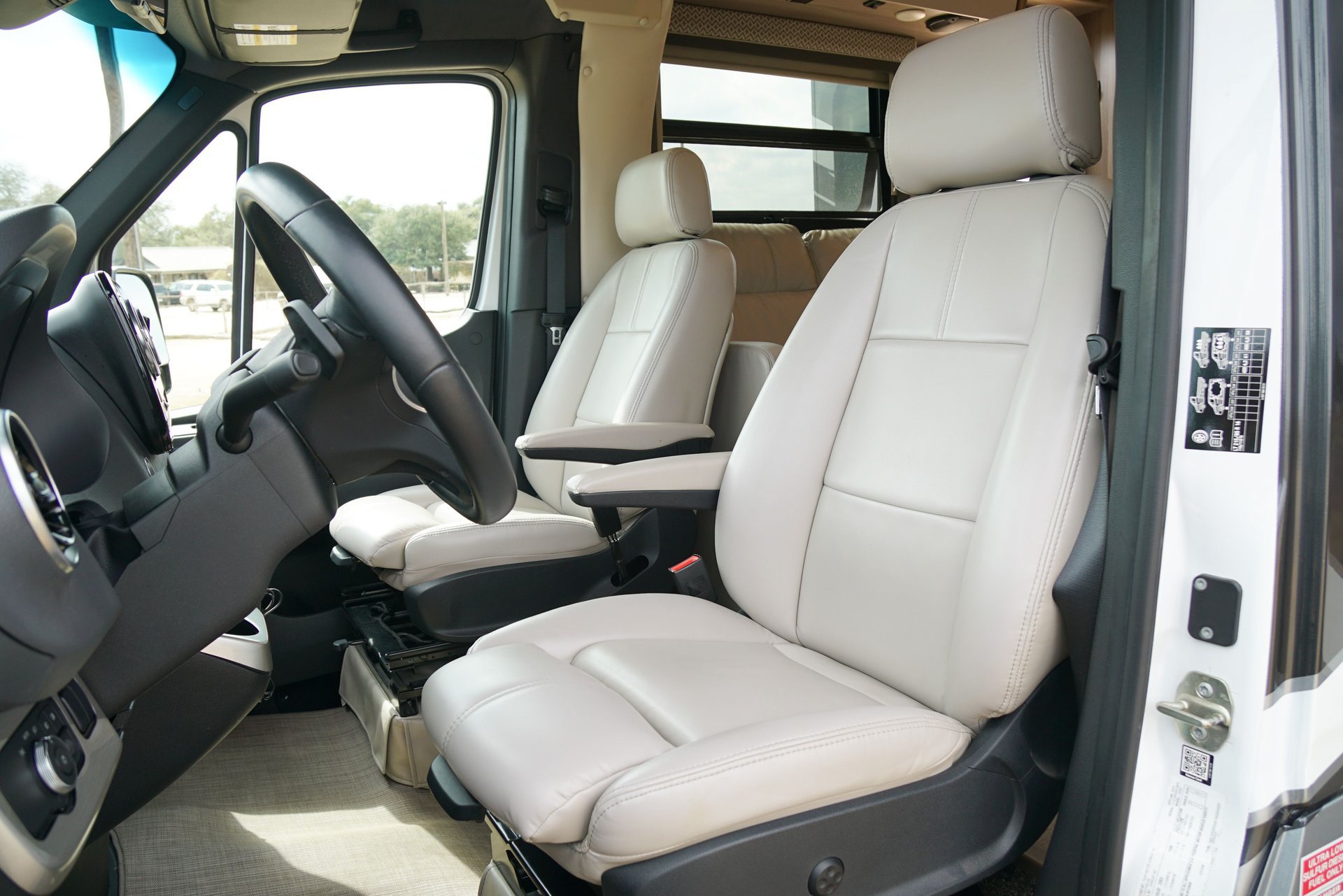 Used 2020 Mercedes-Benz Sprinter 3500 image 2