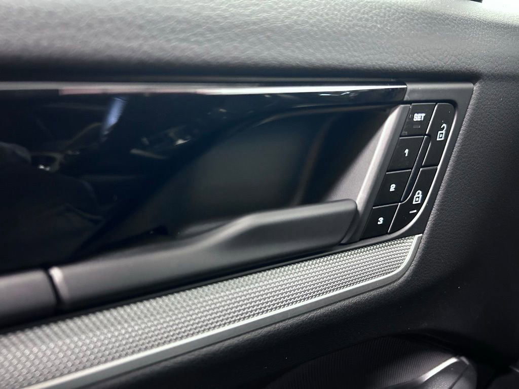 Certified 2026 Porsche Cayenne Coupe image 8