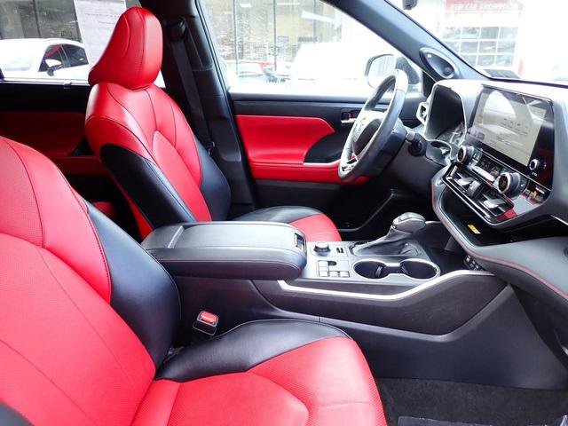 Certified 2023 Toyota Highlander XSE image 3