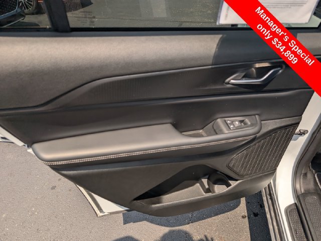 Used 2025 Jeep Grand Cherokee L Altitude AWD/4WD image 10
