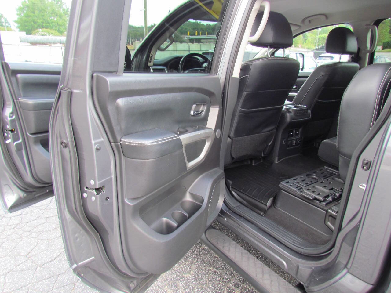 Used 2019 Nissan Titan PRO-4X w/ Pro-4x Convenience Package image 11