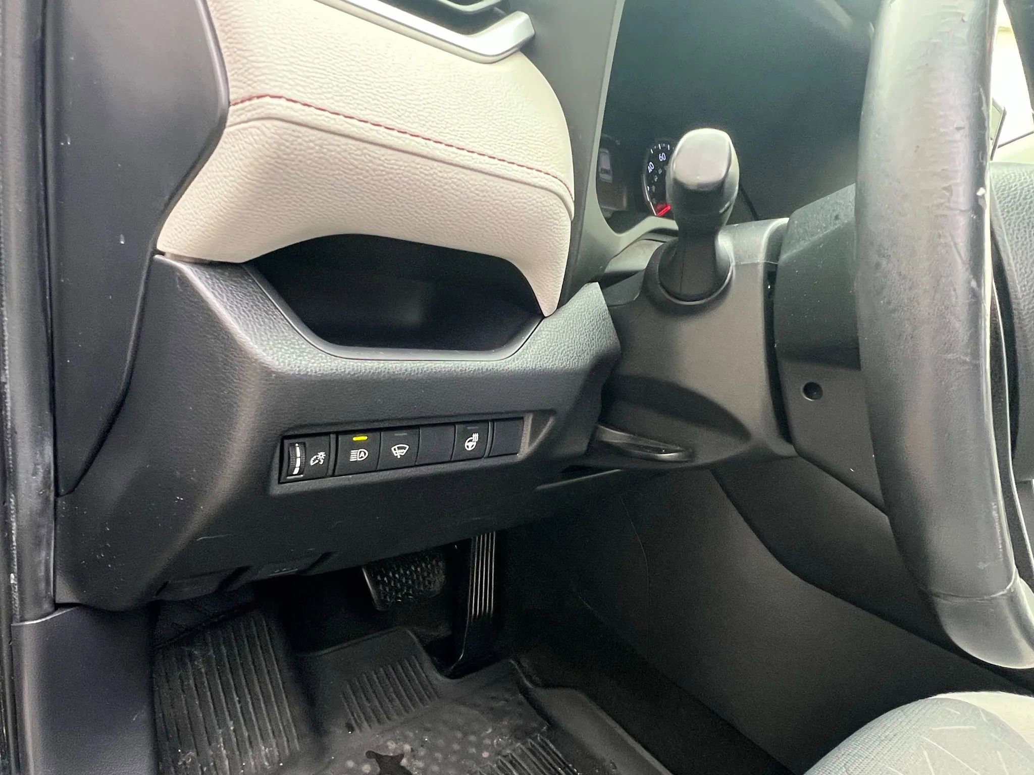 Used 2020 Toyota RAV4 XLE w/ XLE Grade Weather Package image 22