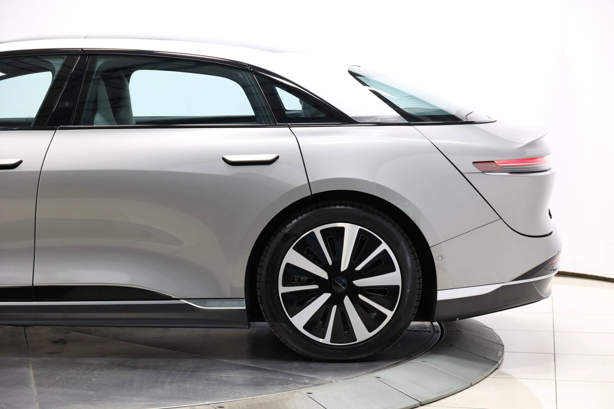 Used 2023 Lucid Air Grand Touring image 8