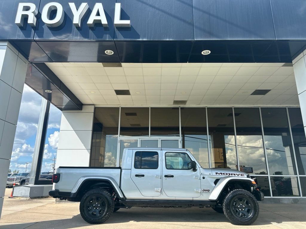 Used 2023 Jeep Gladiator Mojave w/ Cold Weather Group AWD/4WD image 1