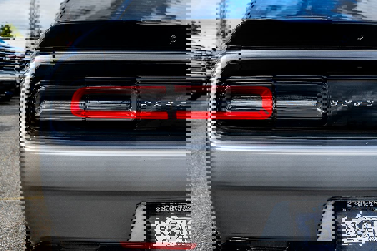 Used 2016 Dodge Challenger R/T Scat Pack w/ Leather Interior Group image 10