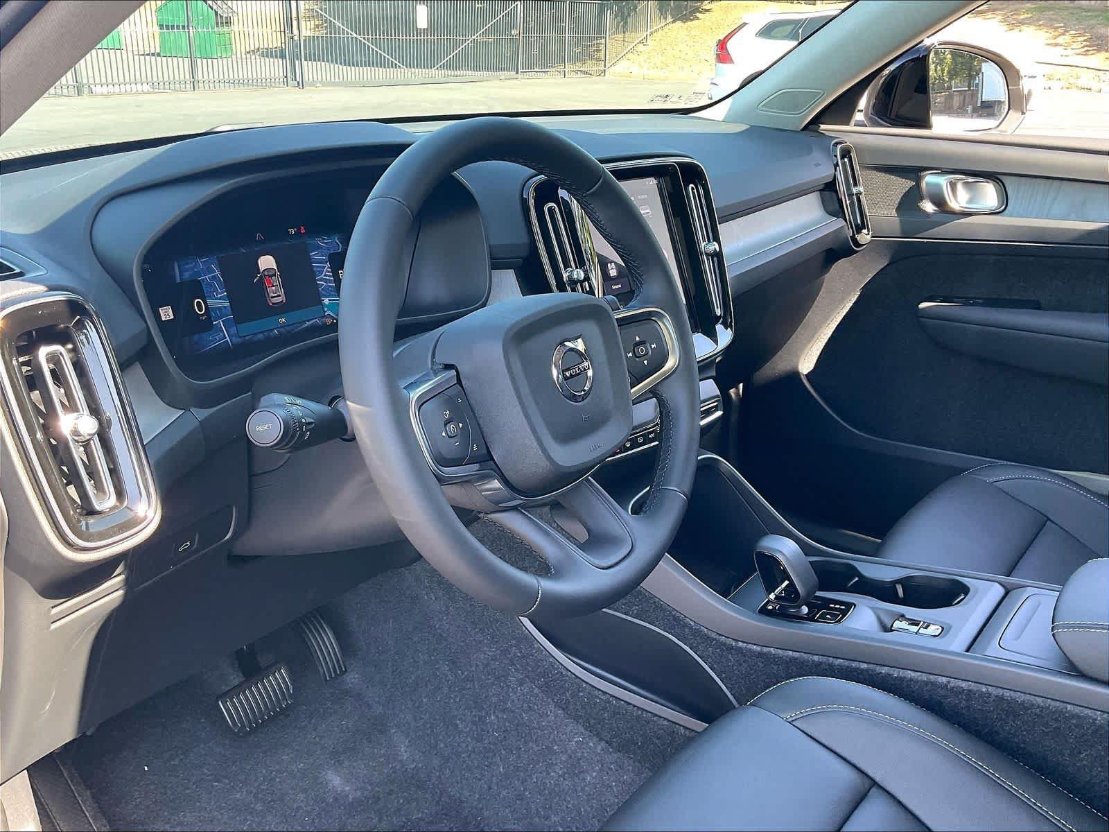 New 2026 Volvo XC40 B5 Core w/ Climate Package AWD/4WD image 8