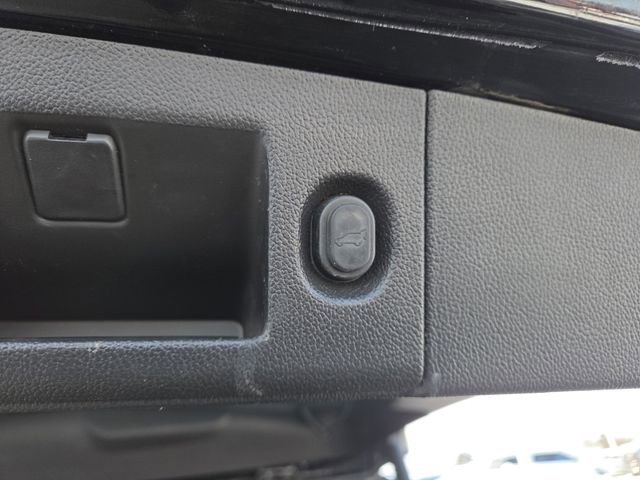 Used 2015 Chevrolet Tahoe LT image 17