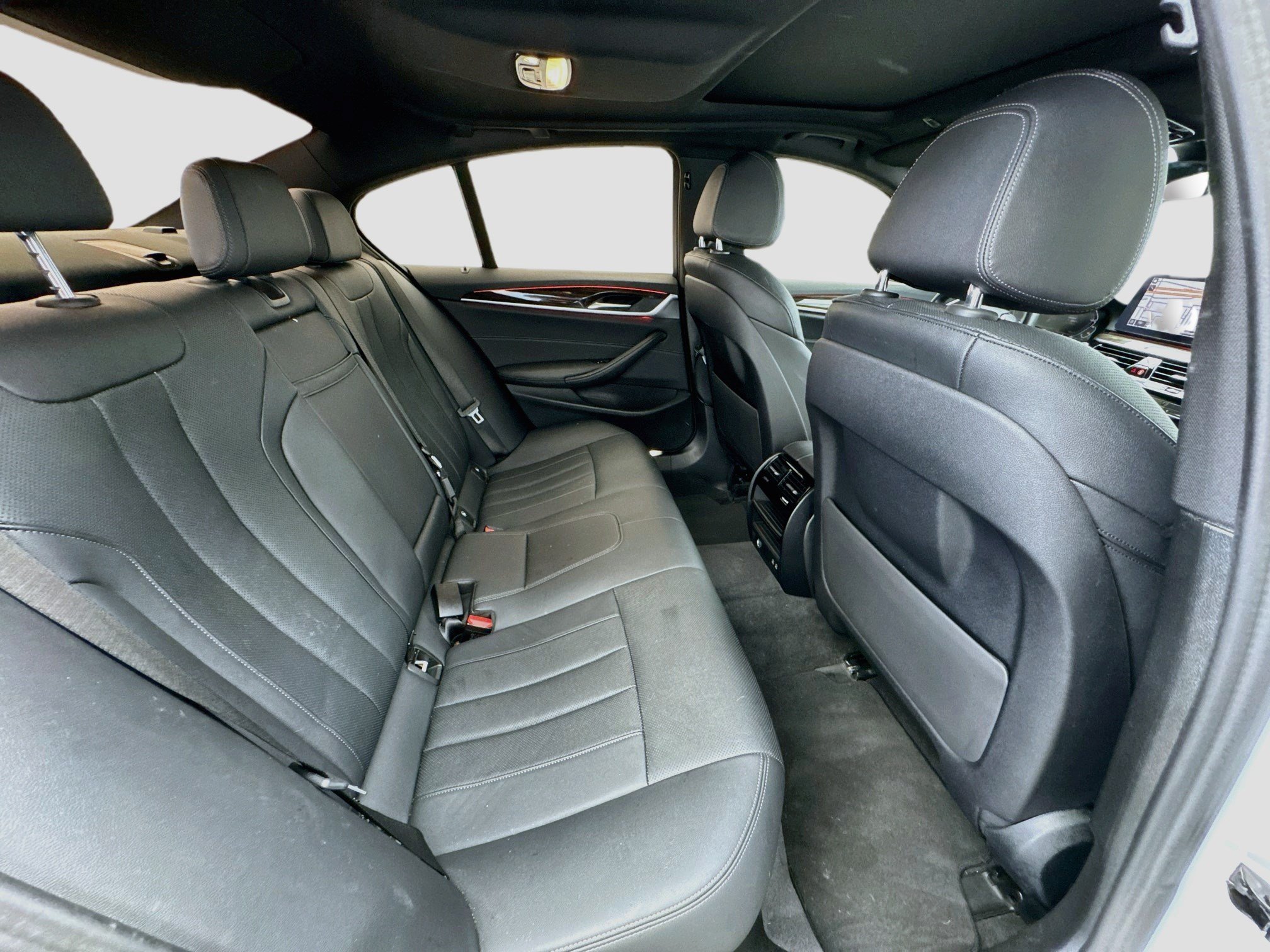 Used 2021 BMW 530e w/ Convenience Package RWD image 19