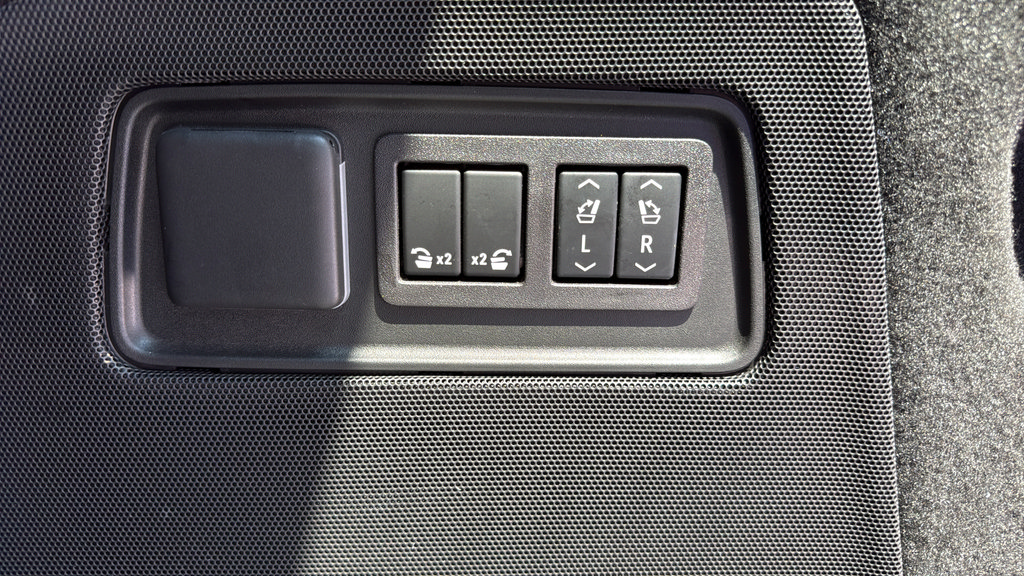 Certified 2024 Cadillac Escalade Premium Luxury w/ LPO, Floor Liner Package AWD/4WD image 32