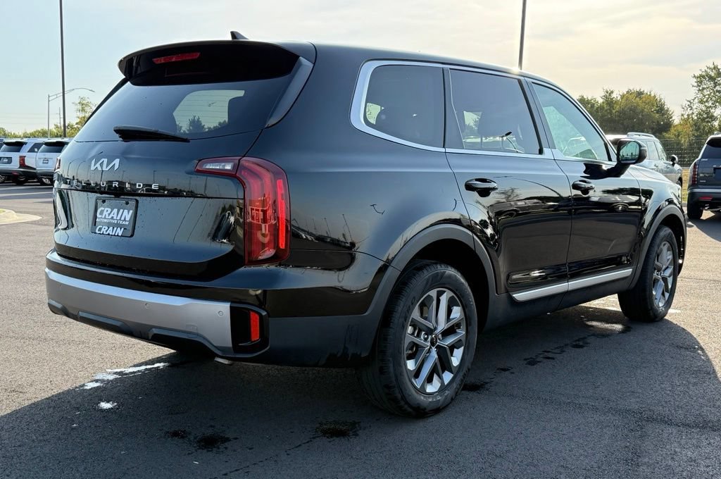 Used 2025 Kia Telluride LX FWD image 5