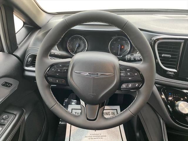 New 2026 Chrysler Pacifica Limited w/ S Appearance Package AWD/4WD image 34