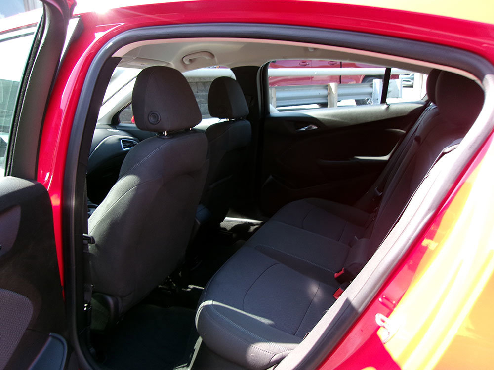 Used 2018 Chevrolet Cruze LT w/ Convenience Package image 11