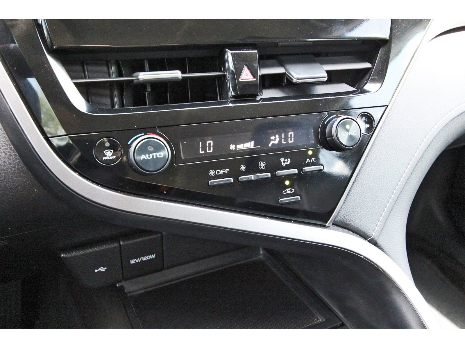 Used 2023 Toyota Camry SE w/ Convenience Package image 27