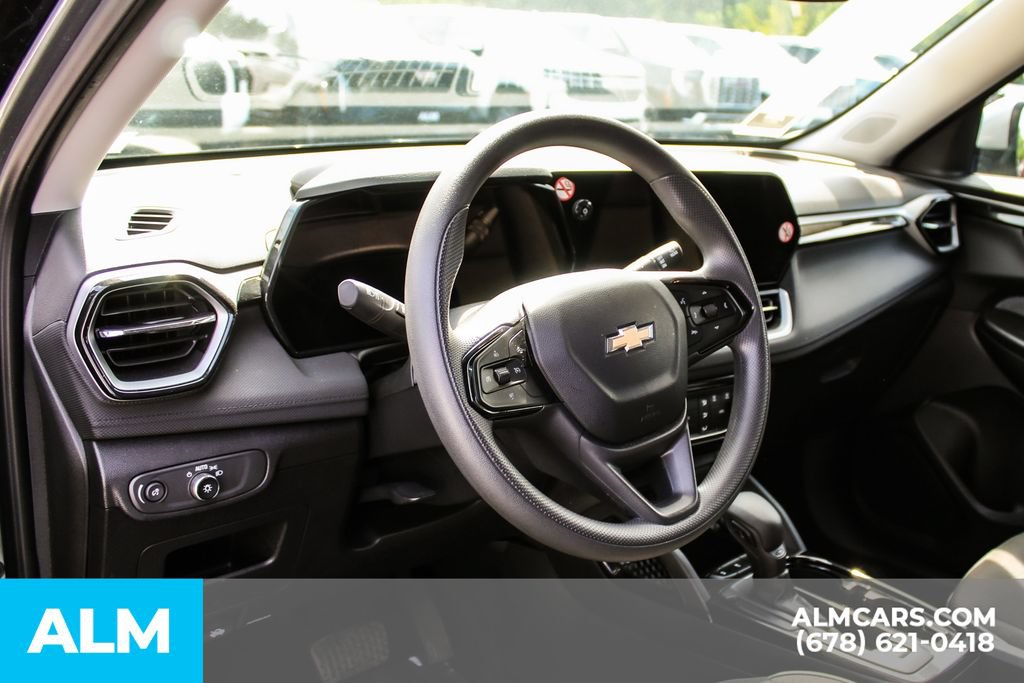 Used 2025 Chevrolet TrailBlazer LT FWD image 30