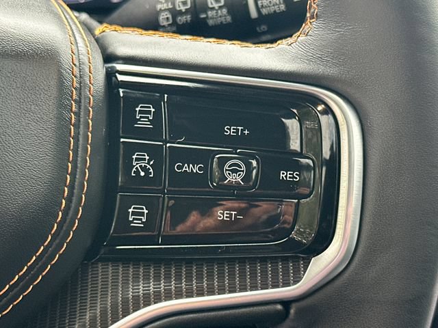 Used 2025 Jeep Grand Wagoneer Series III w/ Rear Seat Video Group 1 AWD/4WD image 33