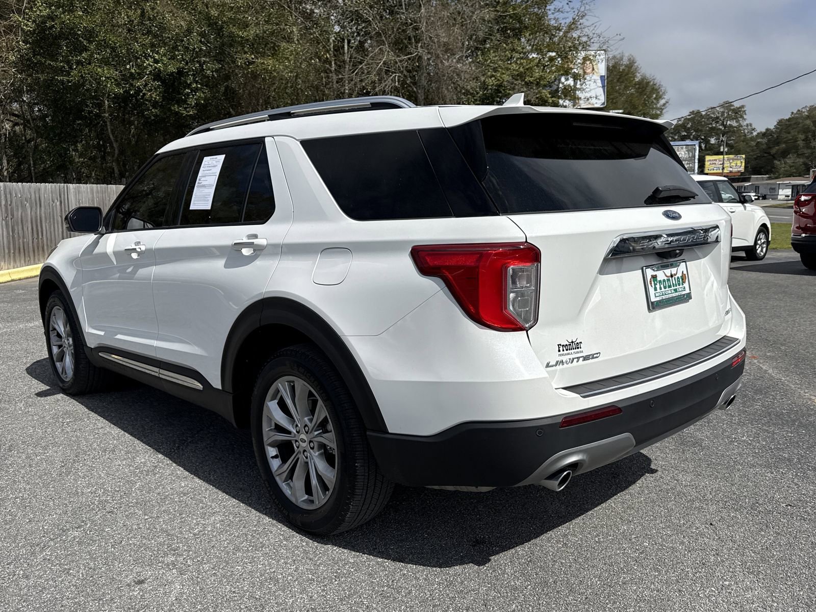 Used 2023 Ford Explorer Limited w/ Equipment Group 301A AWD/4WD image 3