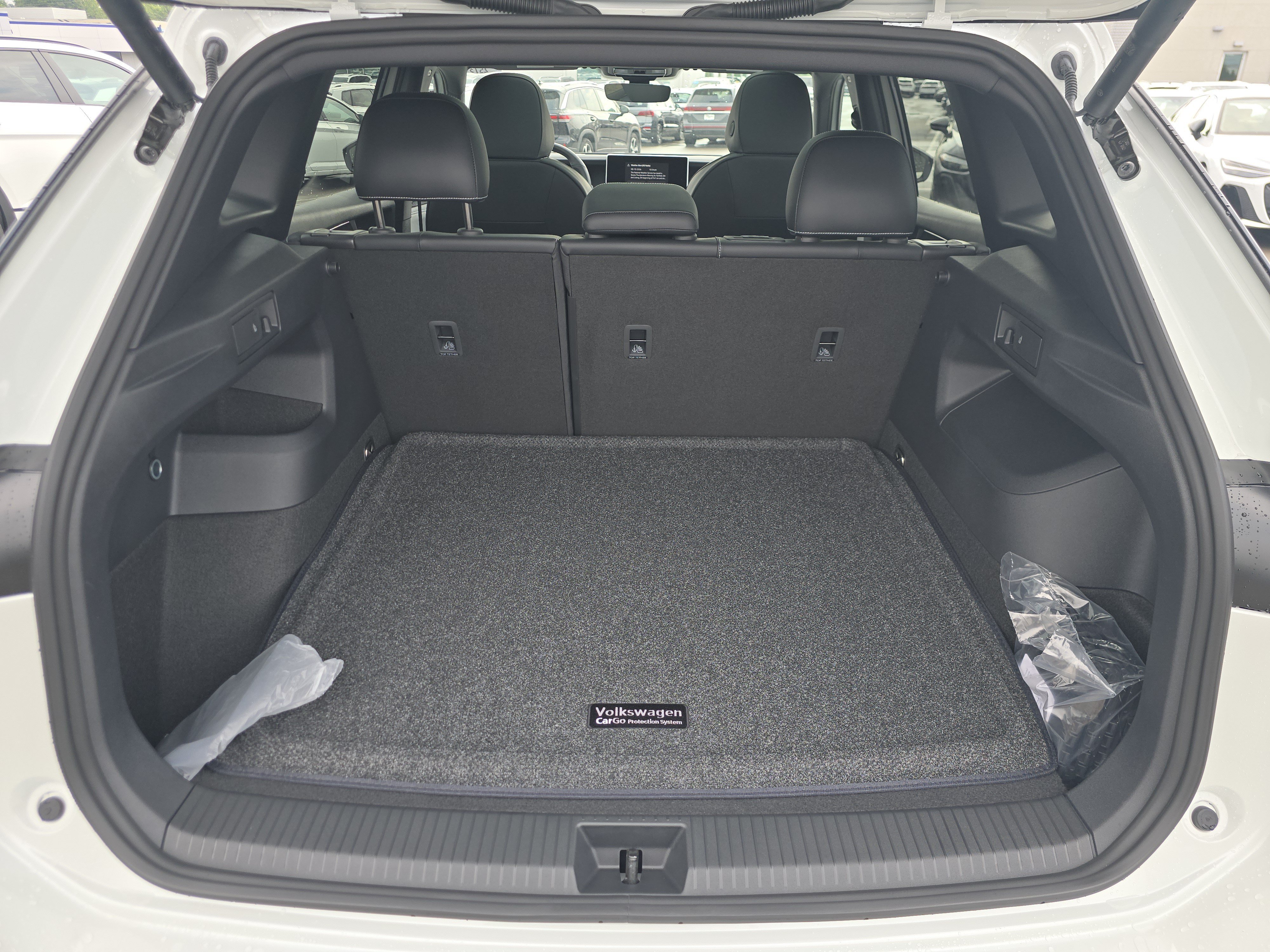 New 2026 Volkswagen Tiguan SE R-Line FWD image 14