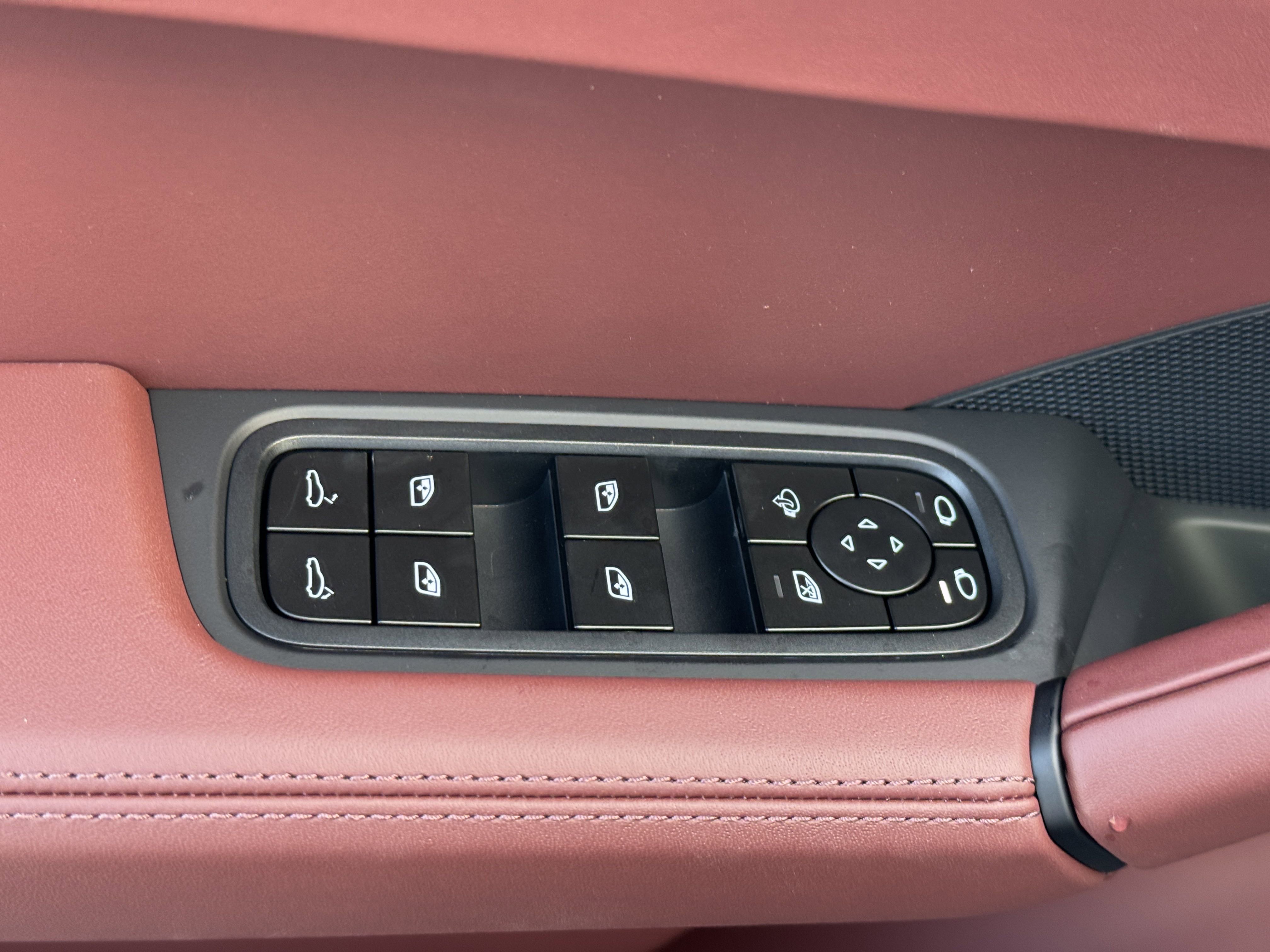 New 2025 Porsche Cayenne Coupe image 23