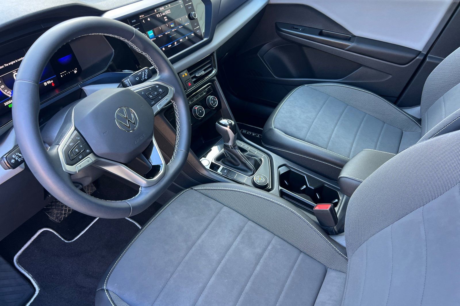 Used 2023 Volkswagen Taos SE w/ Panoramic Sunroof Package image 10