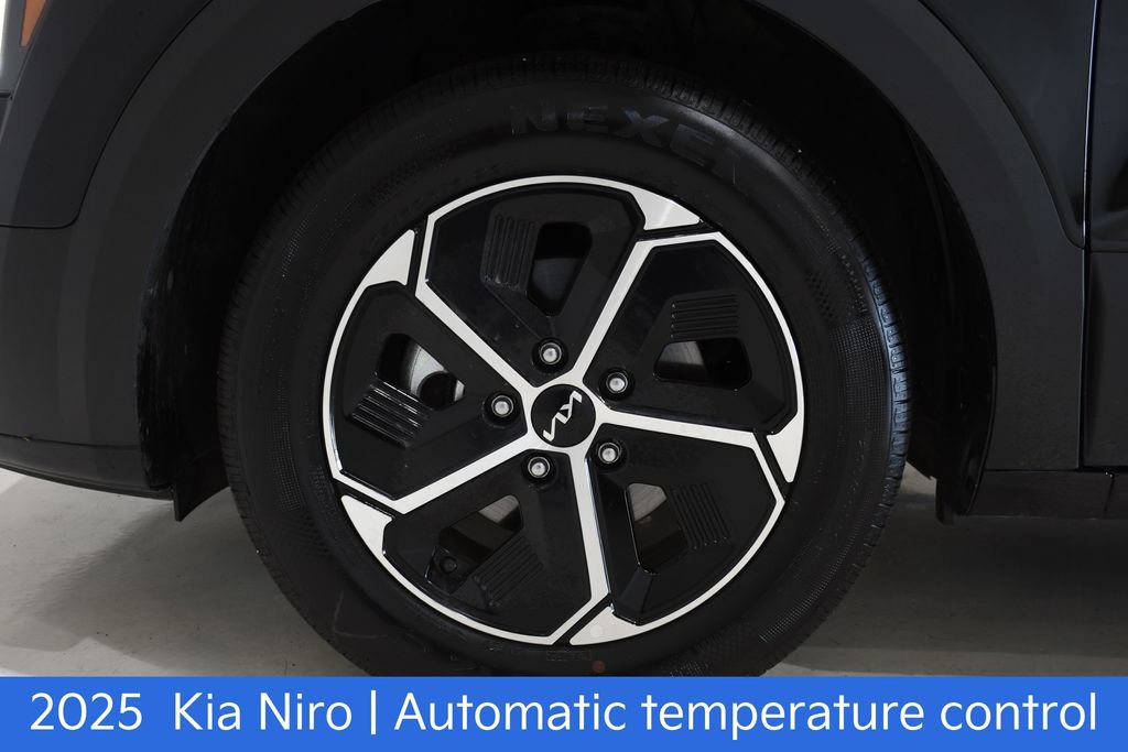 Certified 2025 Kia Niro EX FWD image 7
