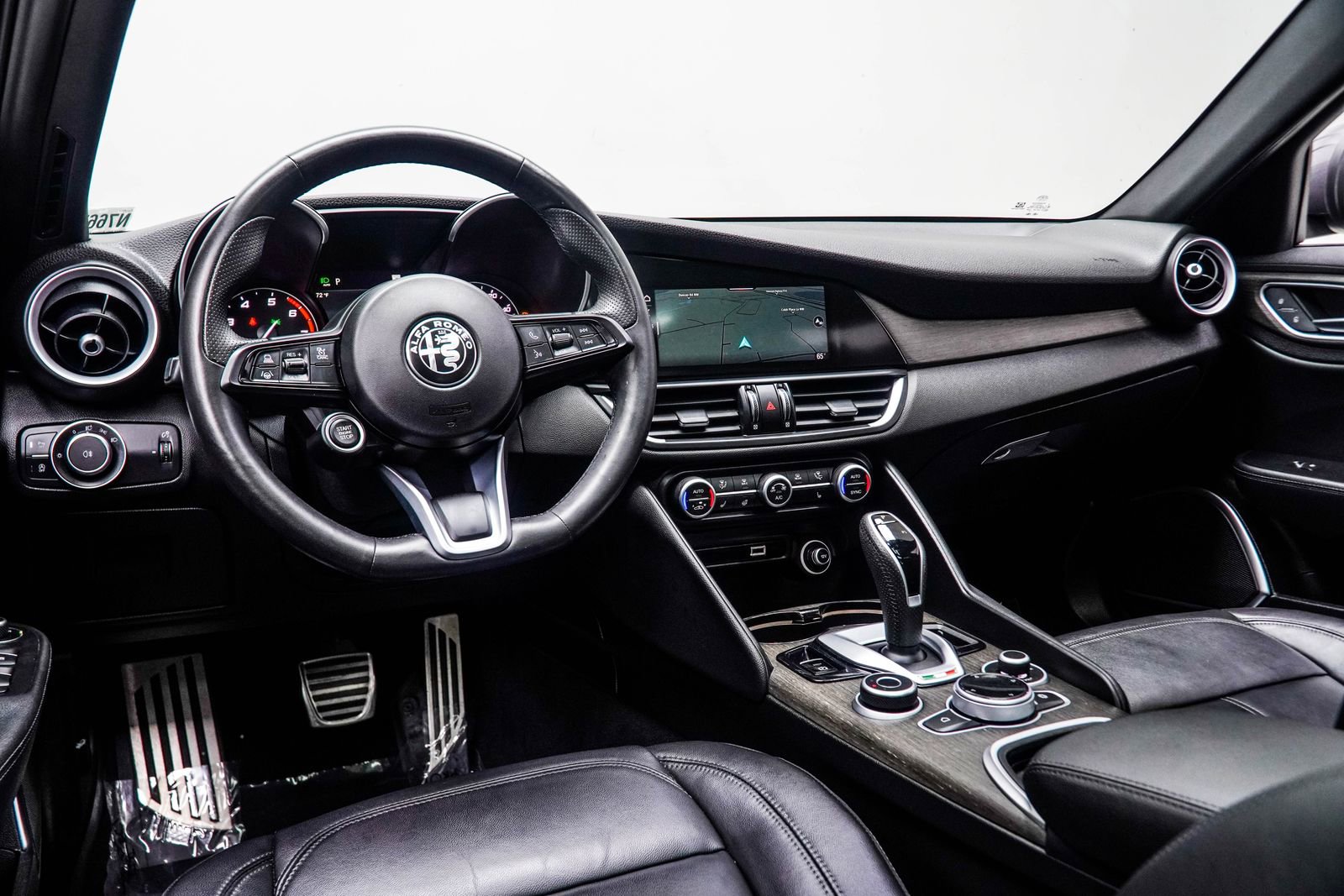 Used 2022 Alfa Romeo Giulia Ti w/ Active Assist Plus Package image 5