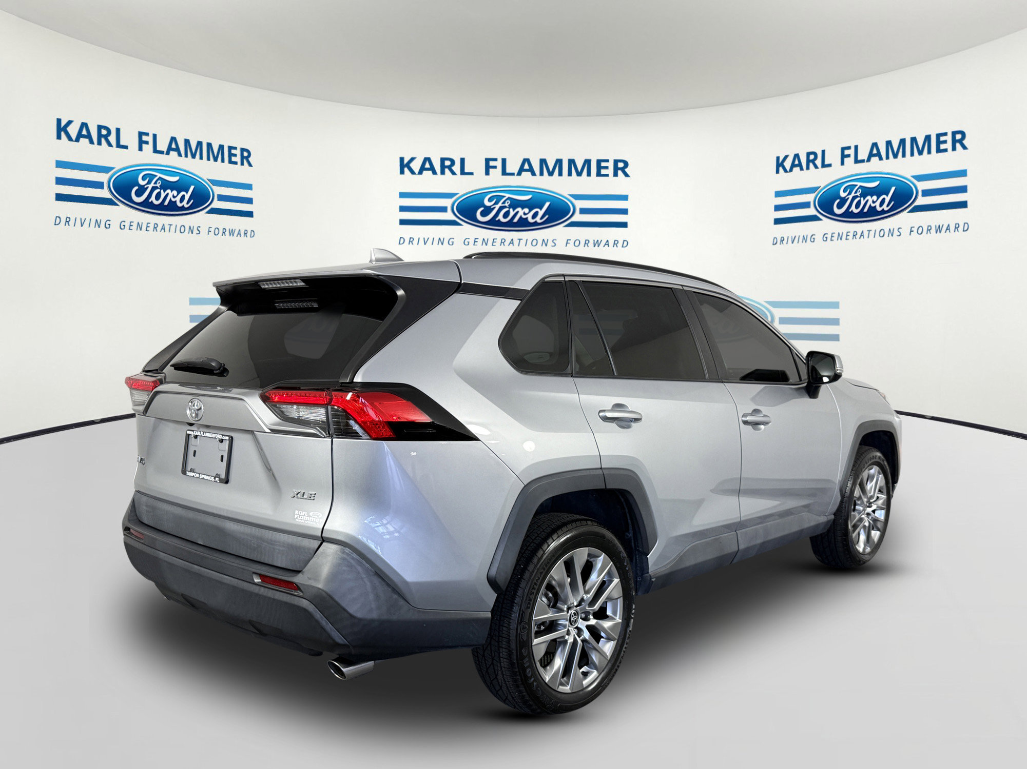Used 2021 Toyota RAV4 XLE Premium FWD image 3
