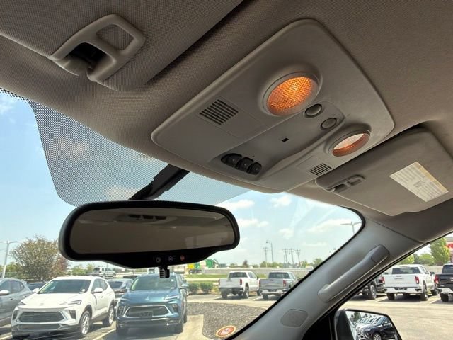 Used 2015 Chevrolet Traverse LT w/ Style and Technology Package FWD image 25