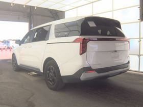 Used 2025 Kia Carnival FWD image 5