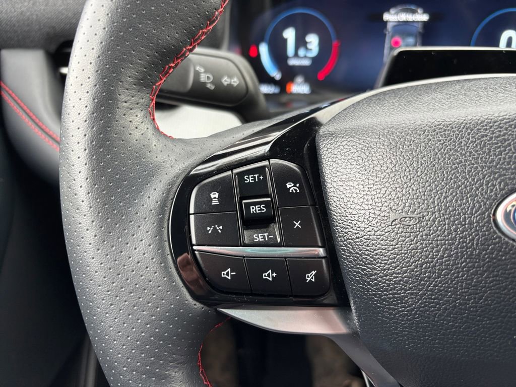 Used 2025 Ford Explorer ST-Line w/ ST-Line Street Pack AWD/4WD image 18