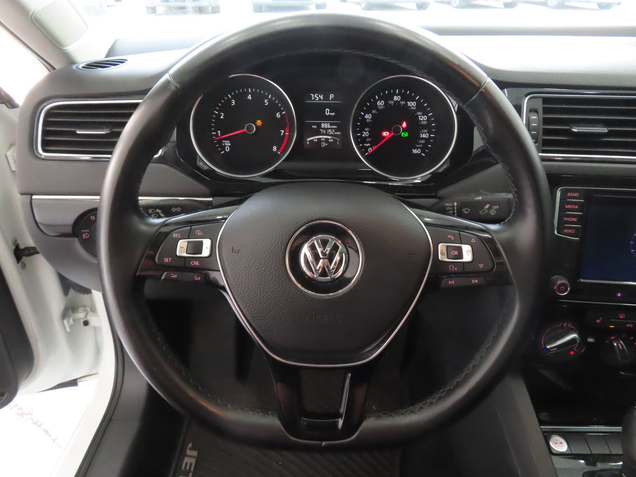 Used 2016 Volkswagen Jetta SEL FWD image 15