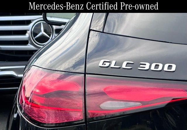 Used 2025 Mercedes-Benz GLC 300 4MATIC image 11