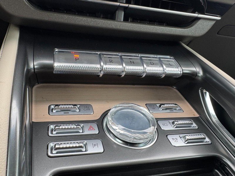 Certified 2024 Lincoln Nautilus Reserve image 17