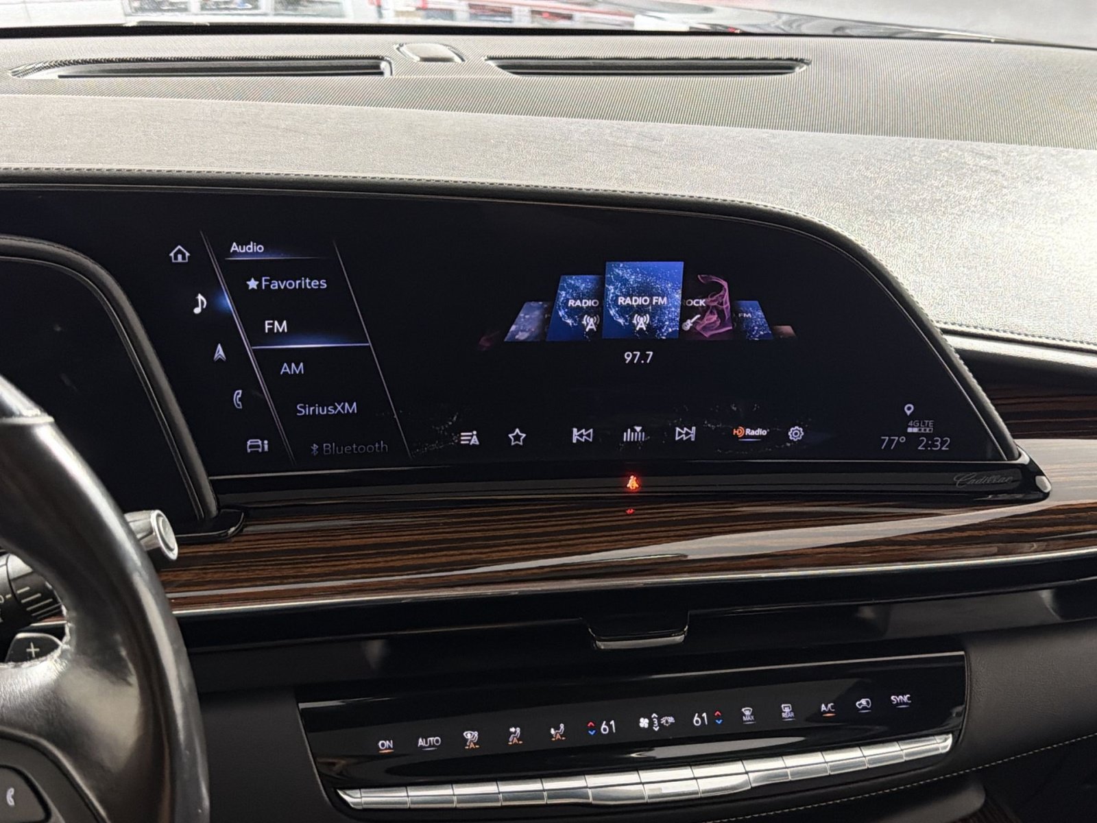 Used 2021 Cadillac Escalade ESV Premium Luxury AWD/4WD image 18
