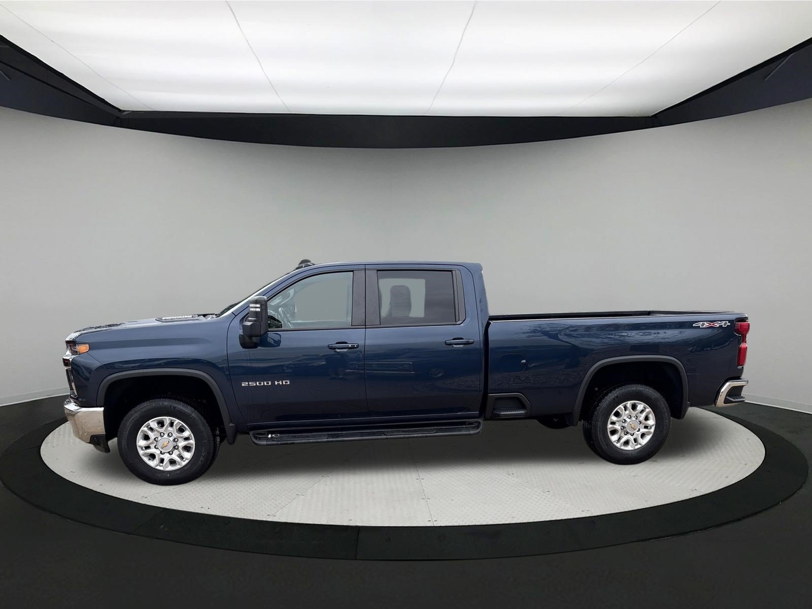 Used 2021 Chevrolet Silverado 2500 LT w/ Convenience Package AWD/4WD image 4