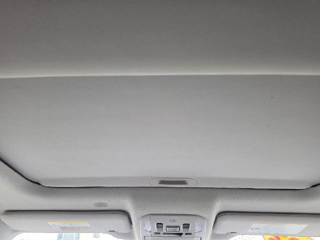 Used 2022 Toyota Highlander XLE AWD/4WD image 31