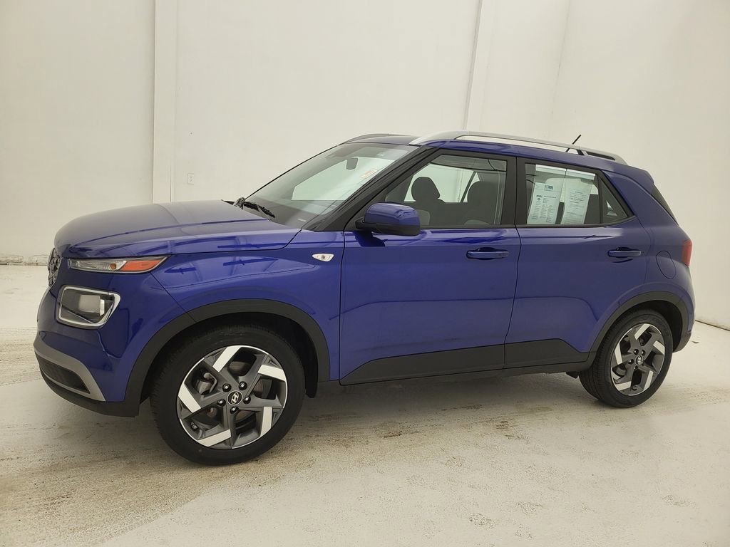 Used 2025 Hyundai Venue SEL image 17