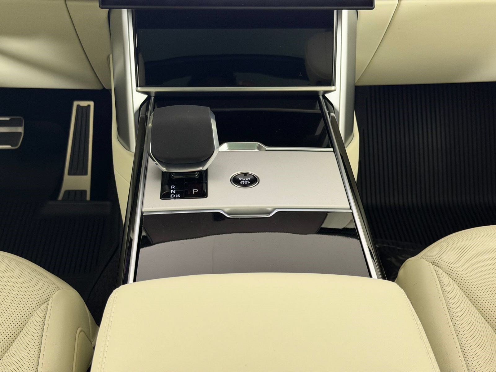 New 2026 Land Rover Range Rover SE AWD/4WD image 15