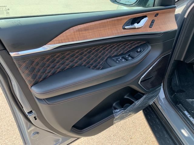 New 2027 Jeep Grand Cherokee Summit AWD/4WD image 16