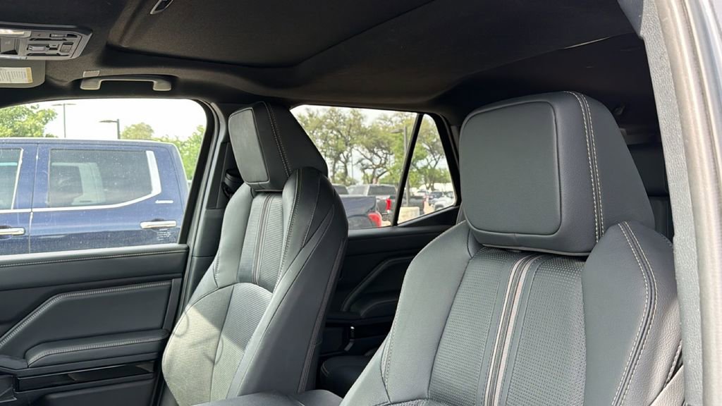 Used 2025 Toyota 4Runner Limited AWD/4WD image 12