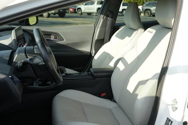 Used 2024 Toyota Prius XLE FWD image 21
