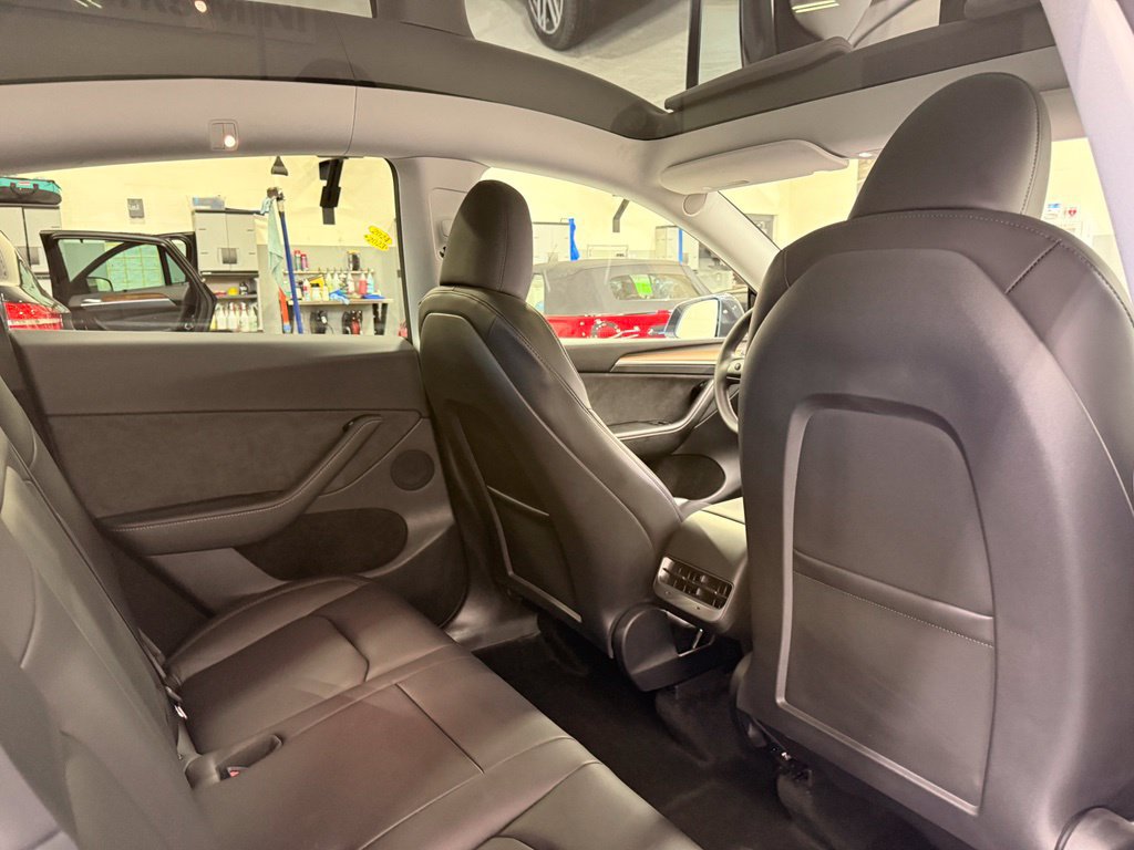 Used 2023 Tesla Model Y Long Range AWD/4WD image 23